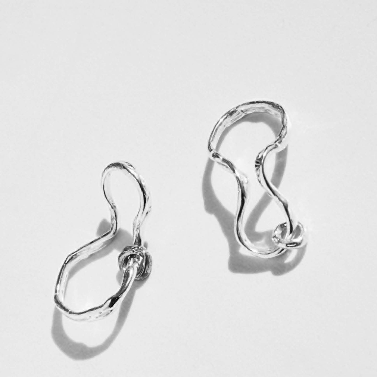 MOLTEN FLOW CUFF - LOOPED