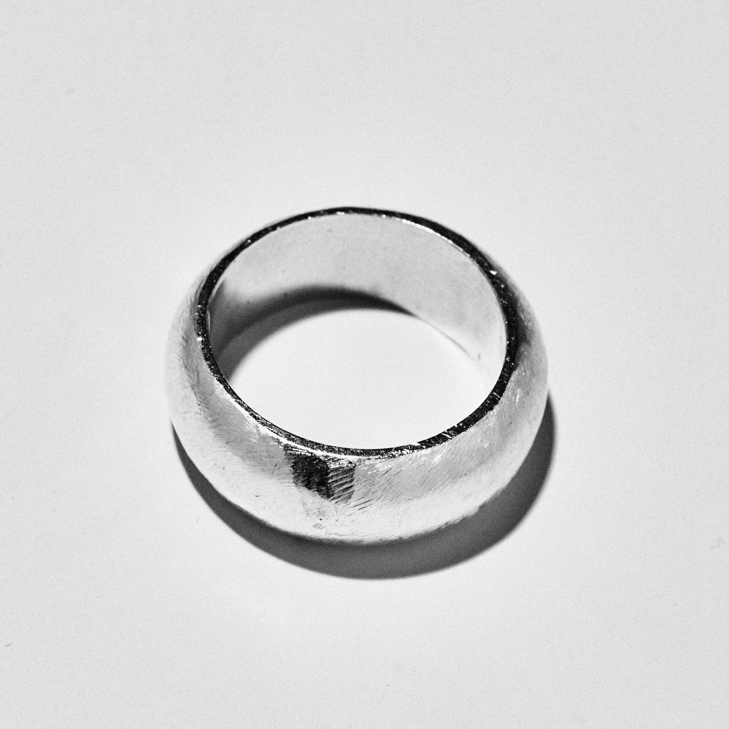 HOLLOW RING