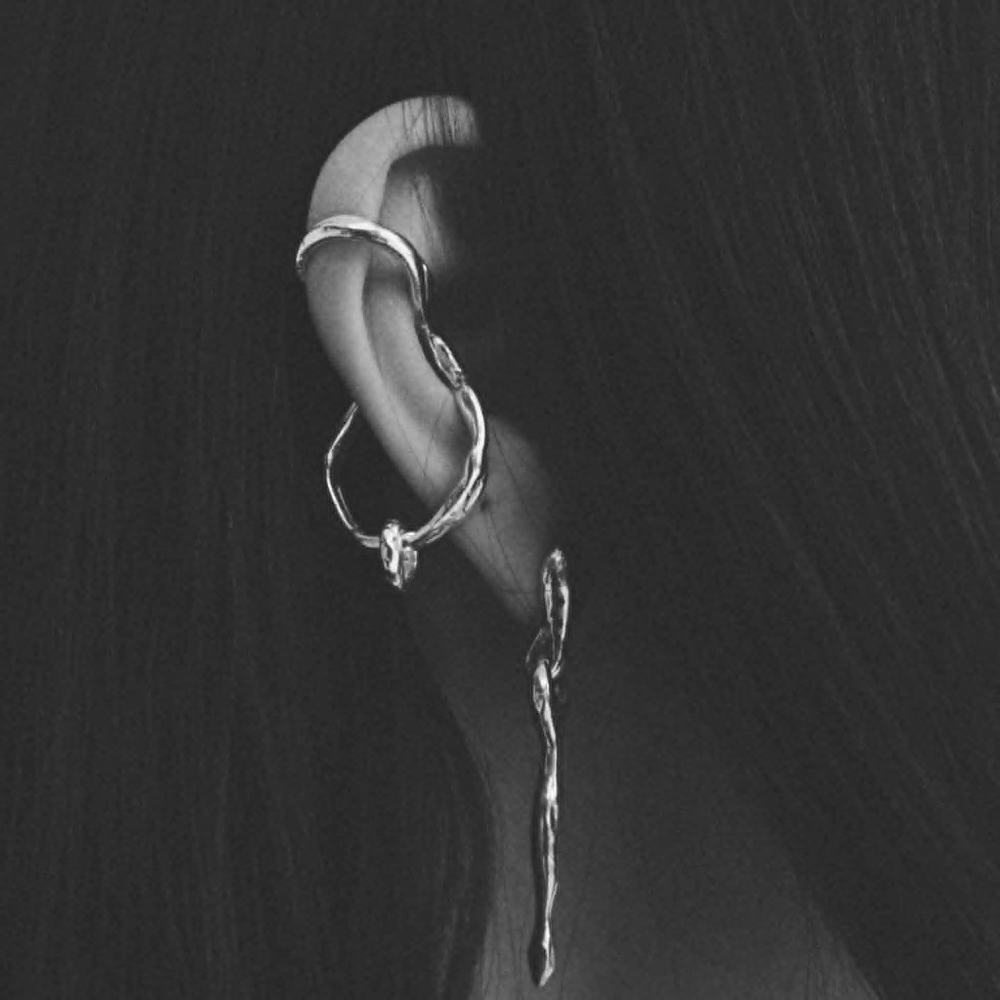 MOLTEN FLOW CUFF - LOOPED